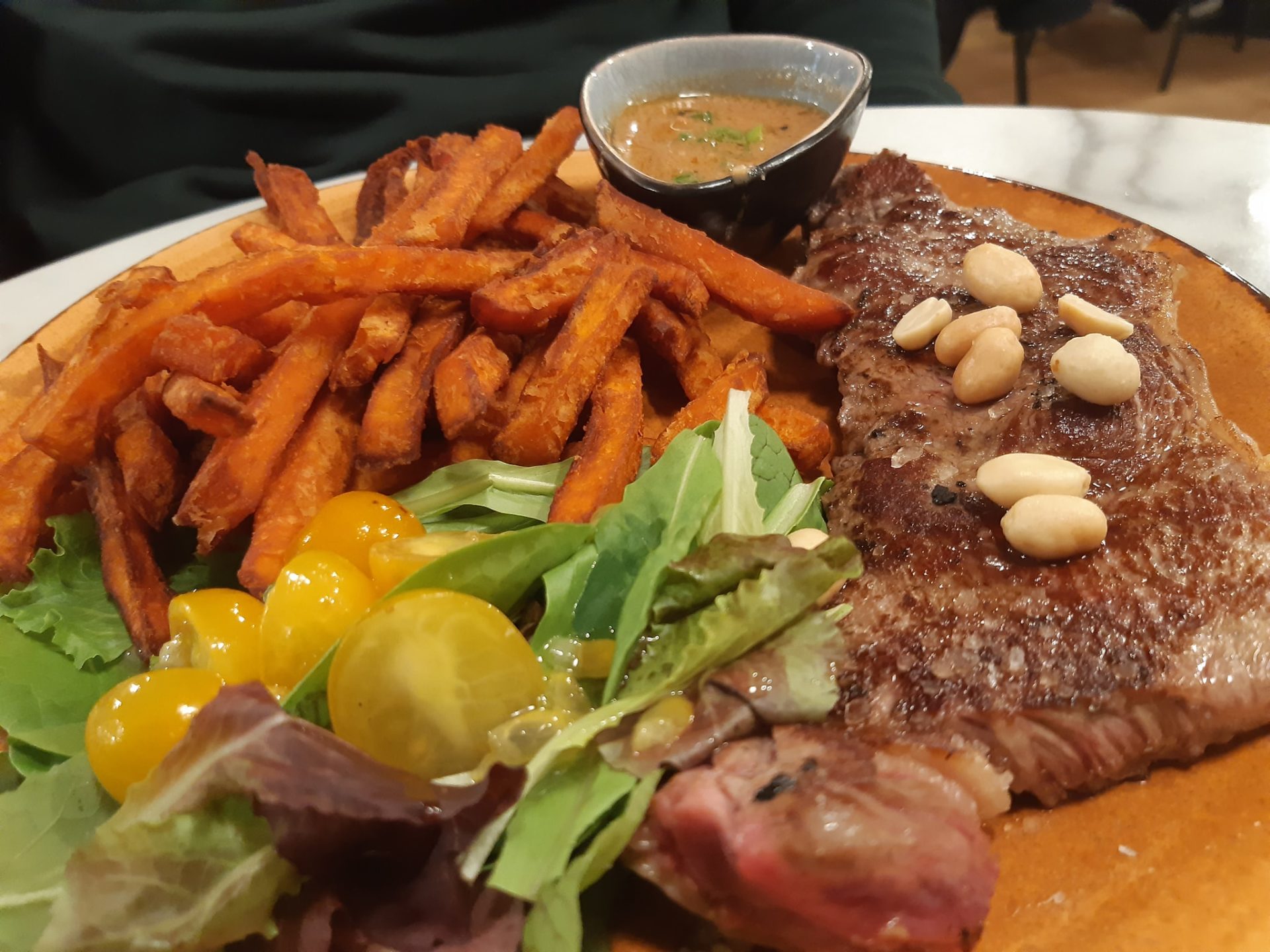 on-a-test-les-tontons-afro-le-resto-lillois-m-tiss-l-africaine